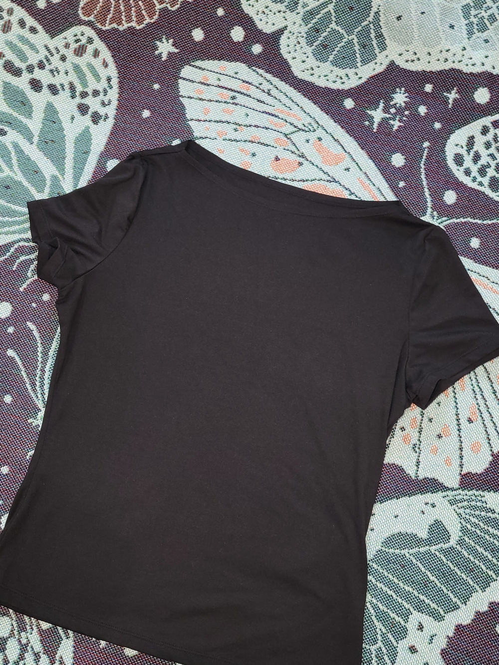 Women's Black Short-Sleeve Crewneck Tee